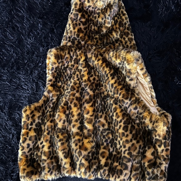 Animal print furry vest - Picture 4 of 5
